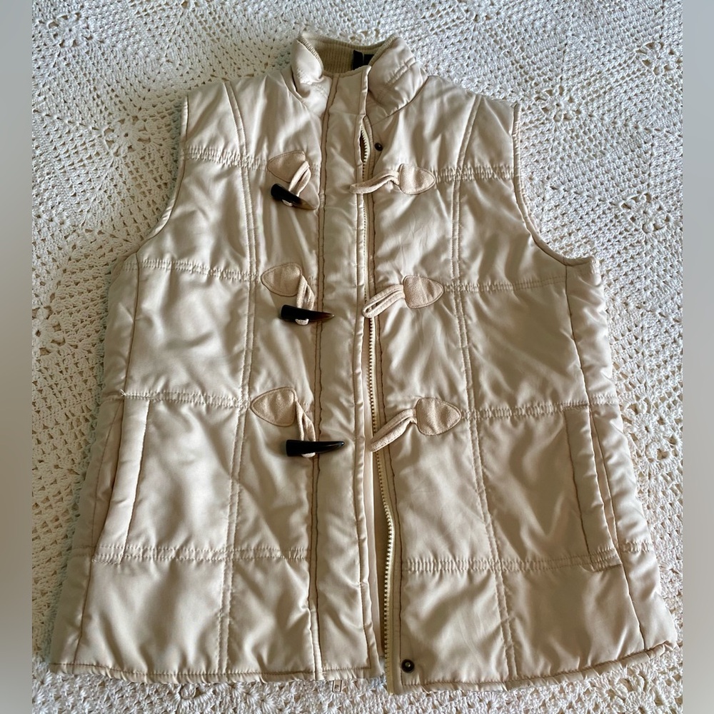 EUC Beige Quilted Puffer Vest w/Toggle and  Zip Closure Jason Maxwell sz S